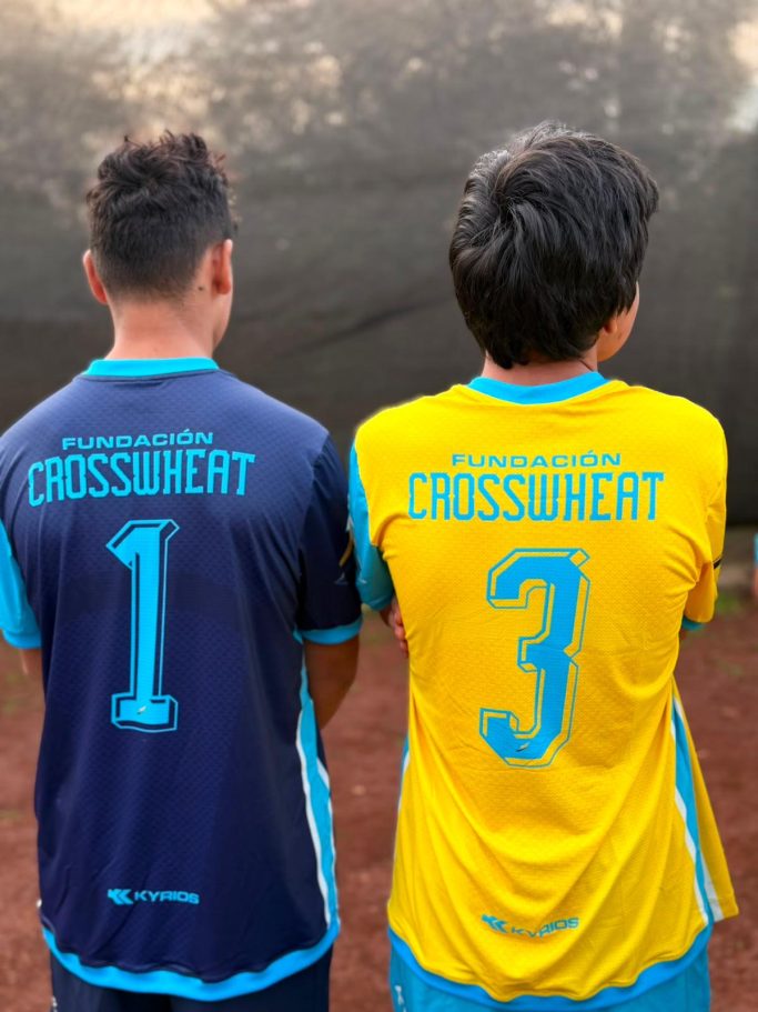 Kinder beim Fußballspielen Fußballspiel